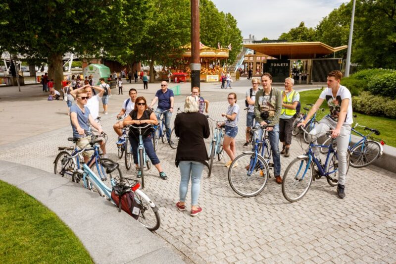 London: Classic Gold 3.5-Hour Bike Tour - Visiting Historic Landmarks