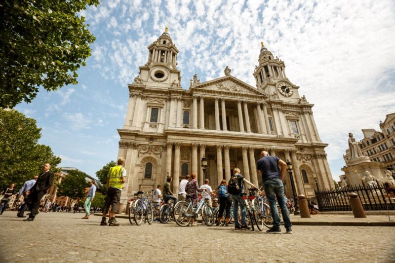 London: Classic Gold 3.5-Hour Bike Tour - Experiencing Vibrant Districts
