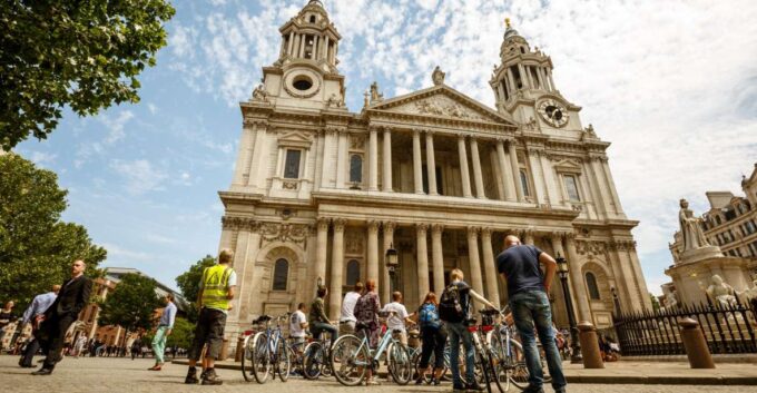 London: Classic Gold 3.5-Hour Bike Tour - Licensing and Requirements