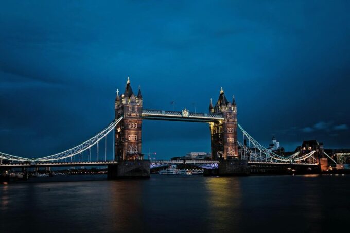 London : Digital Audio Guide for Tower Bridge - Qualified Narrator, Mr. Jones