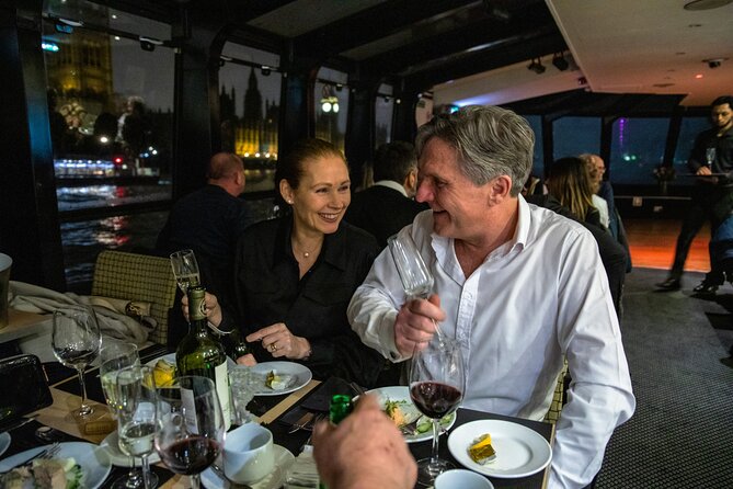 London Dinner Cruise on the Thames River - Entertainment and Ambiance