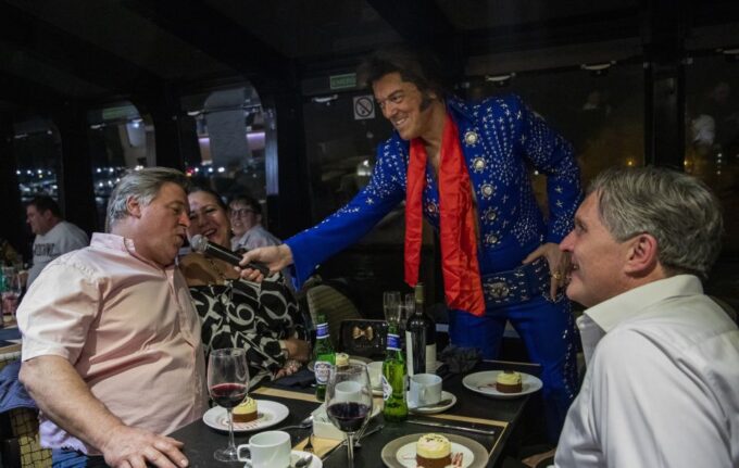 London: Dinner Cruise With Elvis Tribute on the Thames River - Cruise Duration and Timing
