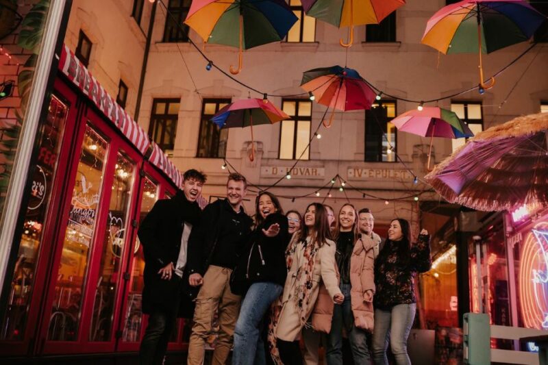 London: Drunken History Walking Tour With Included Drinks - Trendy Neighborhood Immersion