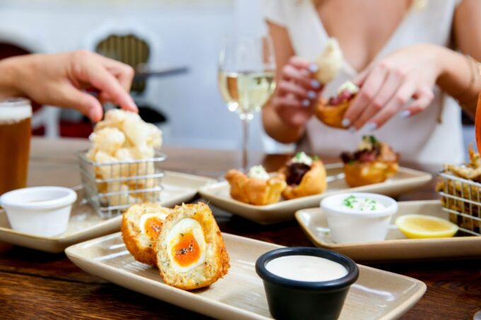 London: East End British Food & Drinks Private Walking Tour - Sample Beverages and Coffee