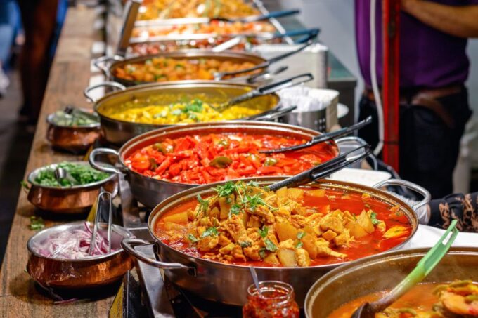 London: English Food Tasting & Private City Sightseeing Tour - Meet at Battle of Britain Monument