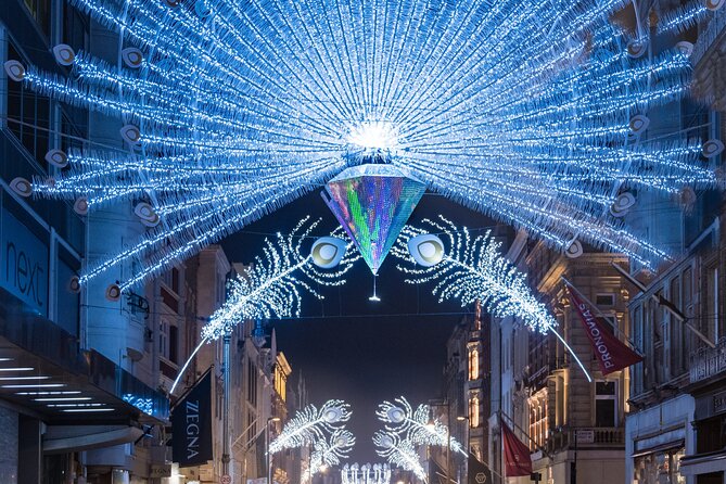 London Exclusive Christmas Lights Guided Tour by Black Cab - Exploring Londons Christmas Charm