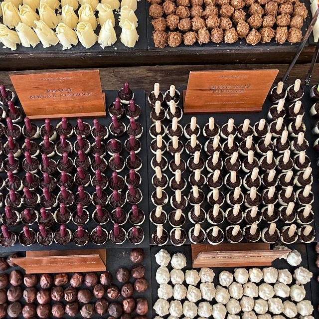 London: Exotic East End Food Tour at Sunday Markets - Discover Unique Market Finds