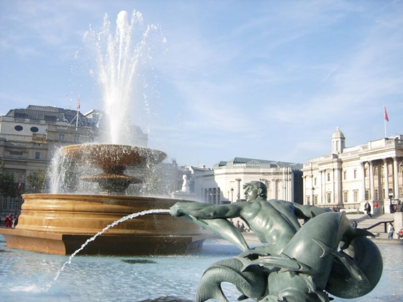 London: Famous Landmarks of the City by Car - Traversing Trafalgar Square