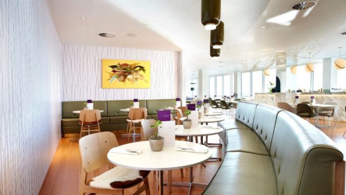 London Gatwick Airport (LGW): Premium Lounge Entry - Dining and Refreshments