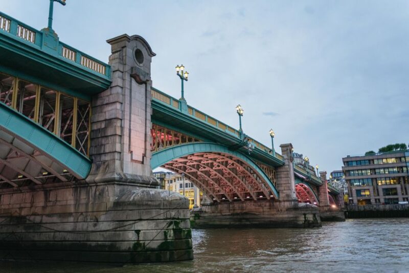 London: Ghost Walk and River Thames Boat Ride - River Thames Boat Ride