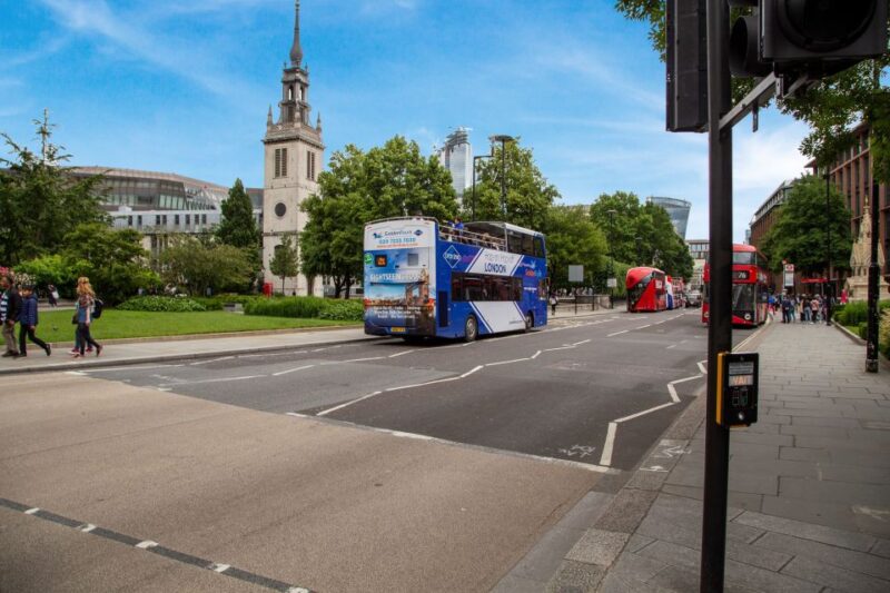 London: Golden Tours Hop-on Hop-off Bus Tour & Free 24 Hours - Audio Commentary and Languages