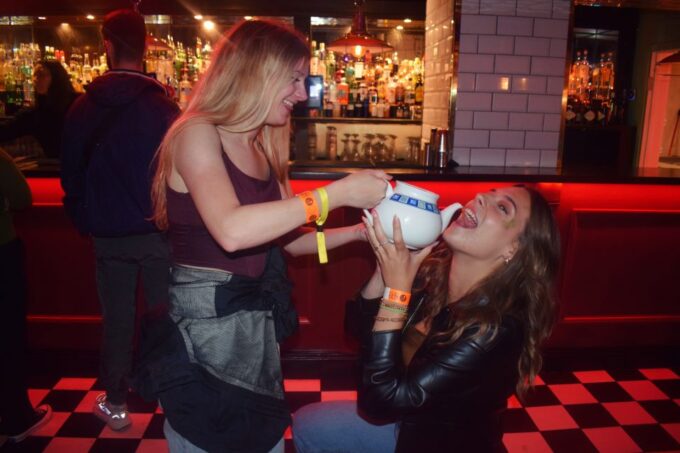 London: Guided Bar & Club Crawl - Preparing for the Crawl