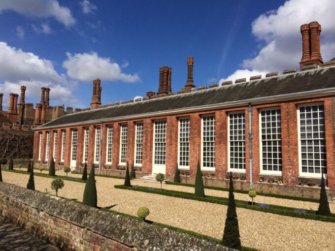London: Hampton Court Private Guided Tour - Royal Art Collection