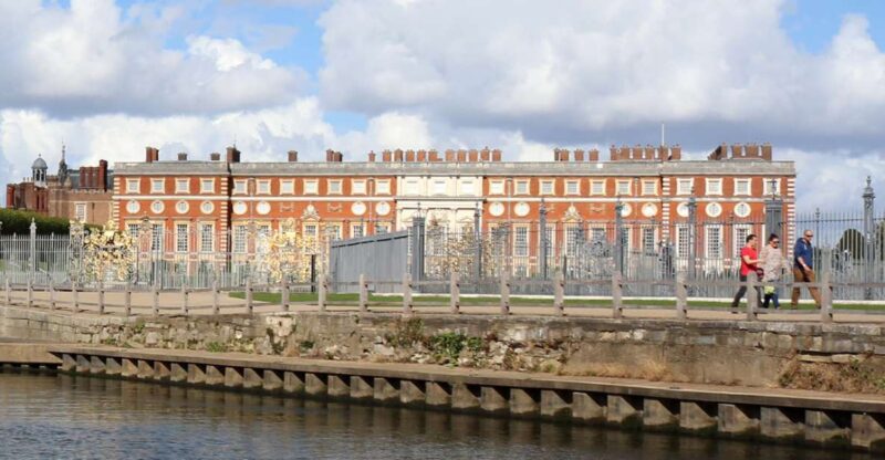 London: Hampton Court to Richmond River Thames Cruise - Teddington Lock and Kingston