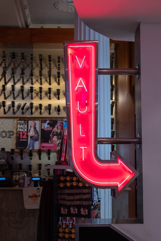 London: Hard Rock Walking Tour With Optional Lunch - Key Points