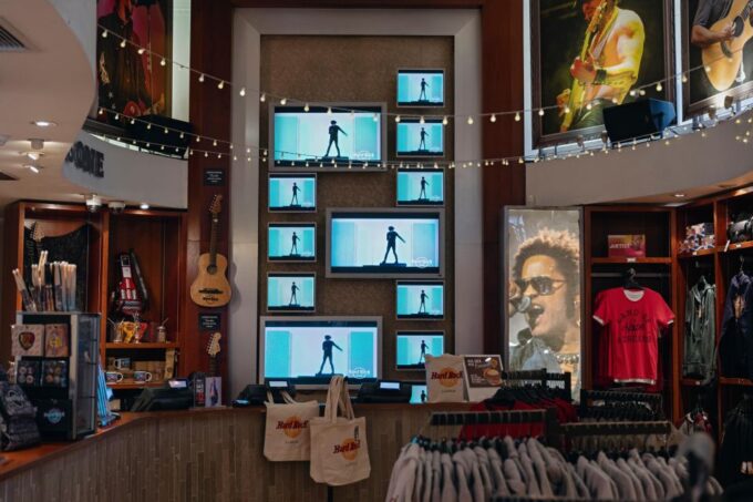 London: Hard Rock Walking Tour With Optional Lunch - Choosing the Lunch Option