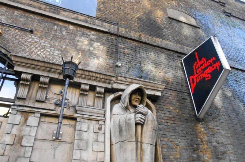 London: Harry Potter Walking Tour & the London Dungeons - Itinerary Highlights