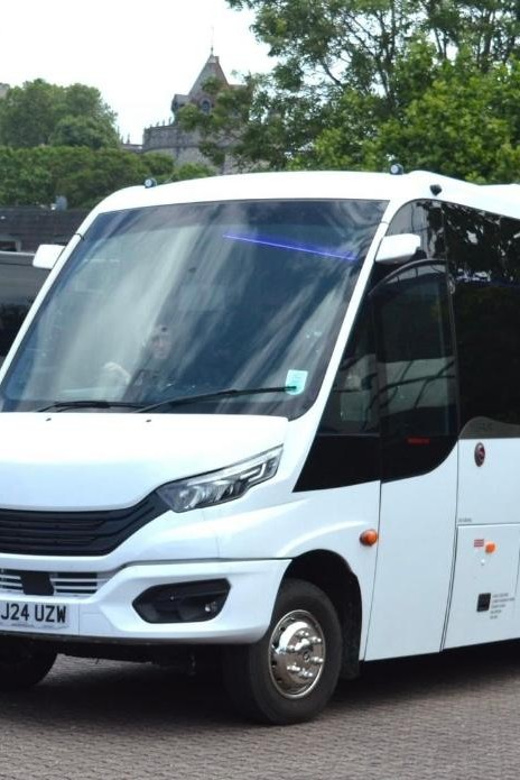 London Heathrow: Luxury Coach Transfer to Oxford - Travel Experience