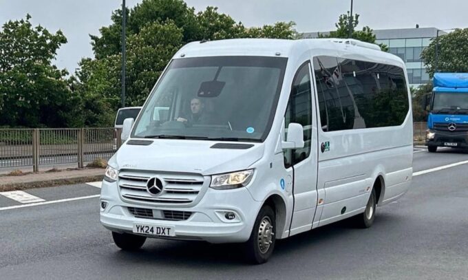 London Heathrow: Luxury Coach Transfer to Oxford - Arrival and Meeting Point