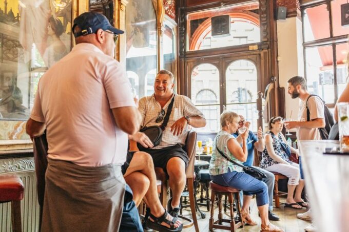 London: Historic Pubs of Central London Walking Tour - Discovering Central London