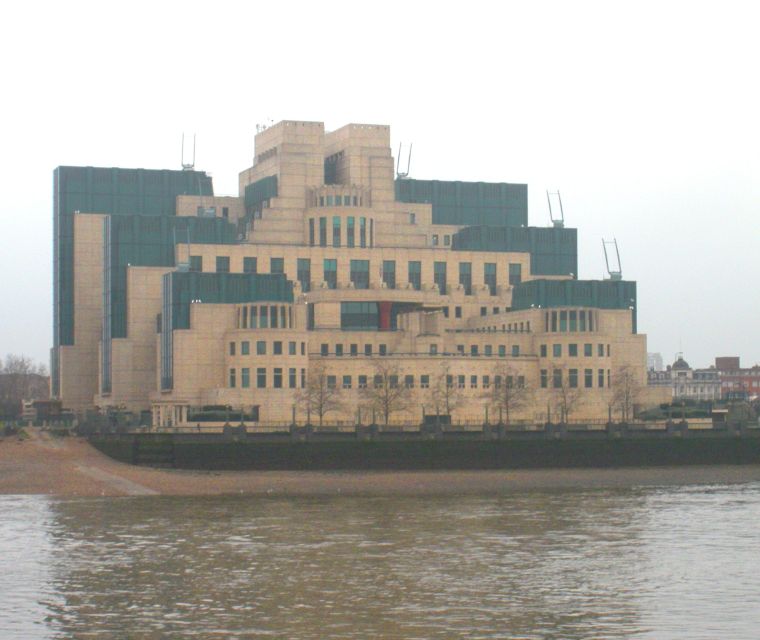 London: James Bond Shooting Locations Tour by Black Taxi - Become an Undercover Spy