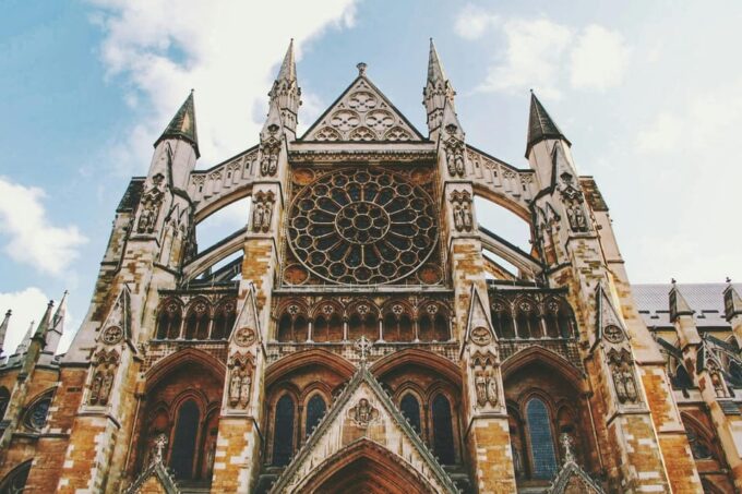 London: Landmarks Walking Tour, Hop-On Hop-Off Bus & Cruise - Getting to the Meeting Point