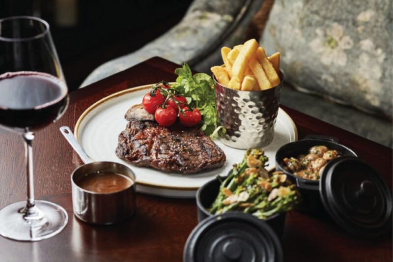 London: Les Misérables and 3-Course Meal & Sparkling Wine - Ticket Inclusions