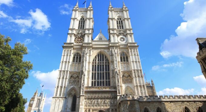London: London Sightseeing Walking Tour With 30+ Sights - Immersive Sightseeing Tour