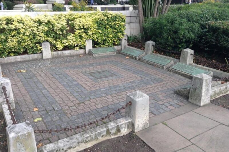London: Medieval London Self-Guided Audio Tour - Flexible Pacing
