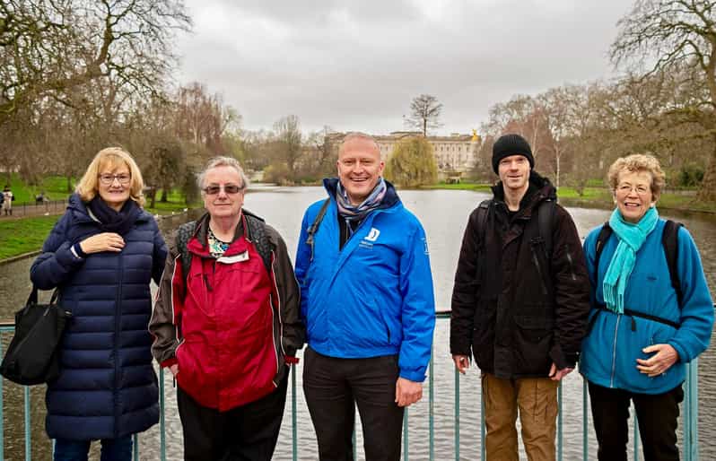 London: Parliament & Palaces Private Walking Tour With Guide - Guided Experience