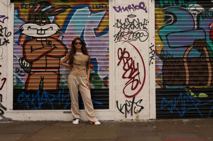 London: Private 2-Hour Photo Shoot at East End Street Art - Professional Photography Guidance