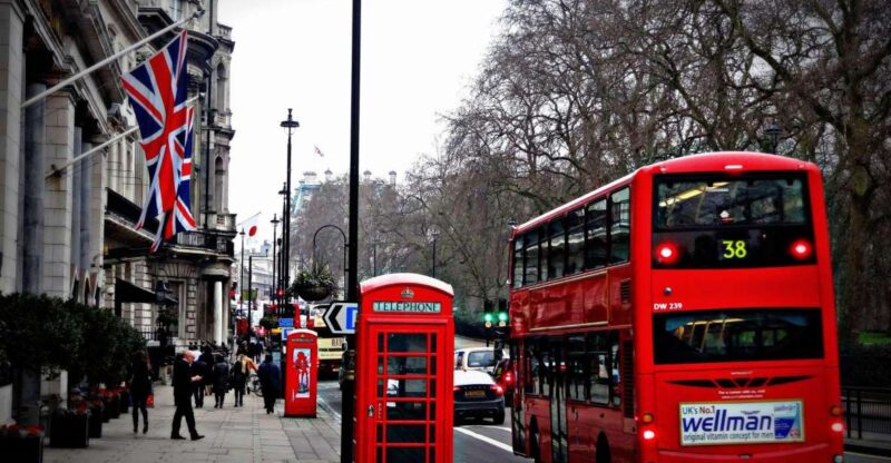 London: Private City Walking Tour With a Local - Itinerary