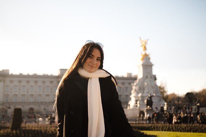 London : Private Photoshoot Outside Buckingham Palace - Accessibility and Participation