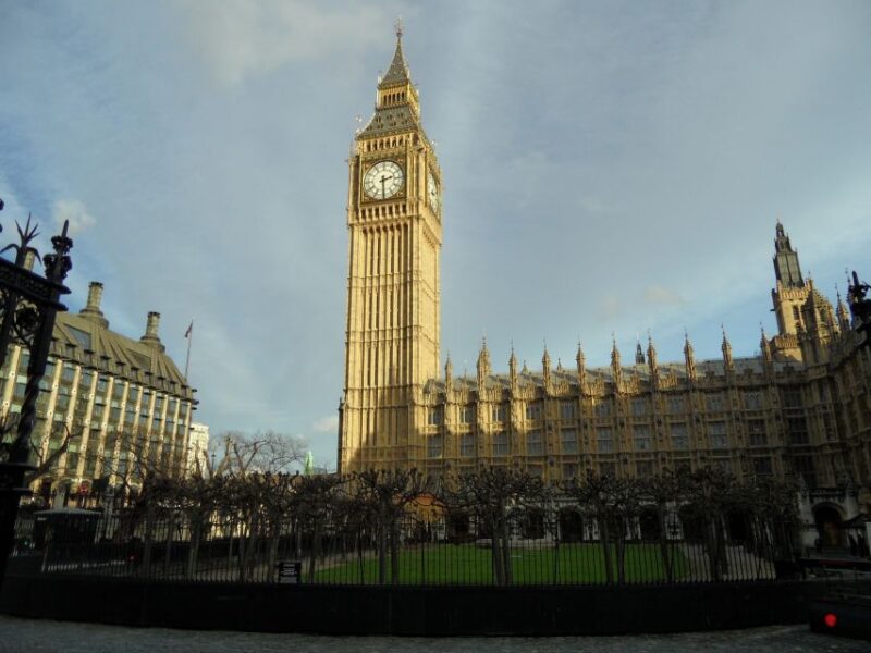 London: Private Walking Sightseeing Tour - Key Points