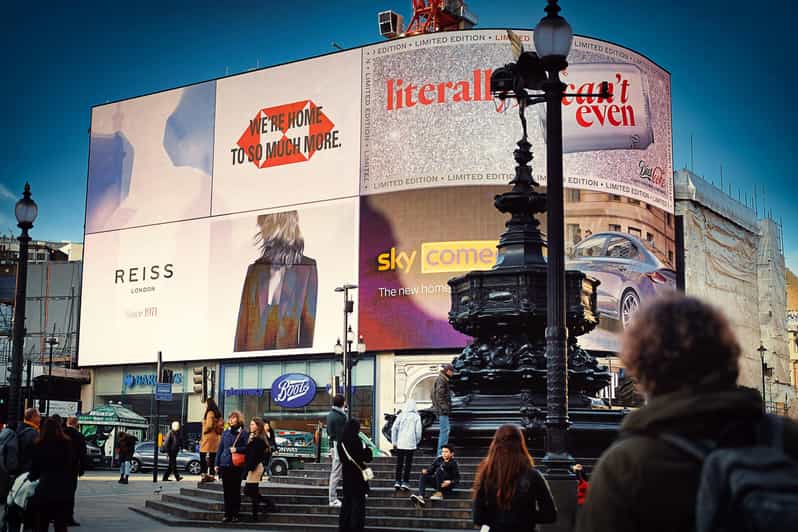 London: Private Walking Tour With a Local Guide - Guided Experience