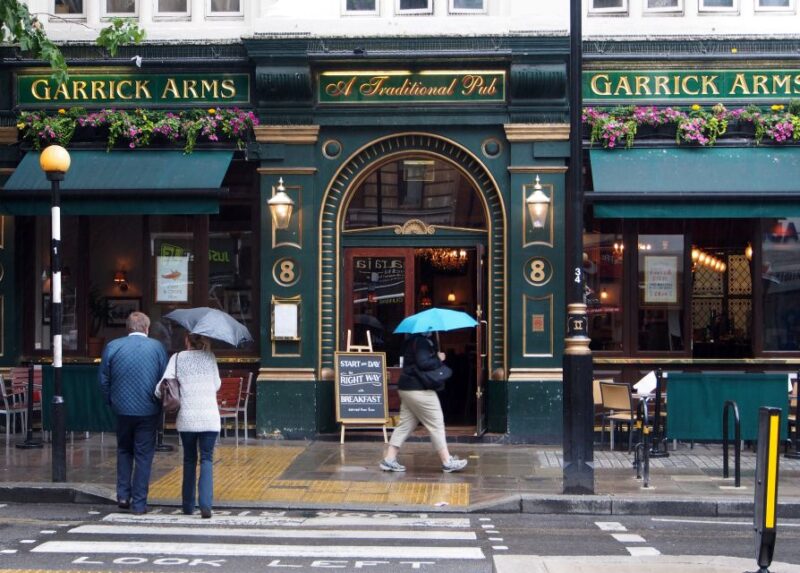 London: Private Whisky Tour and Tasting - Sampling the Whiskies