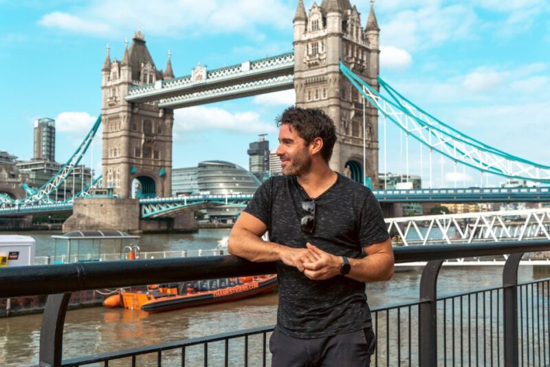 London: Professional Photoshoot at Tower Bridge - Duration and Availability