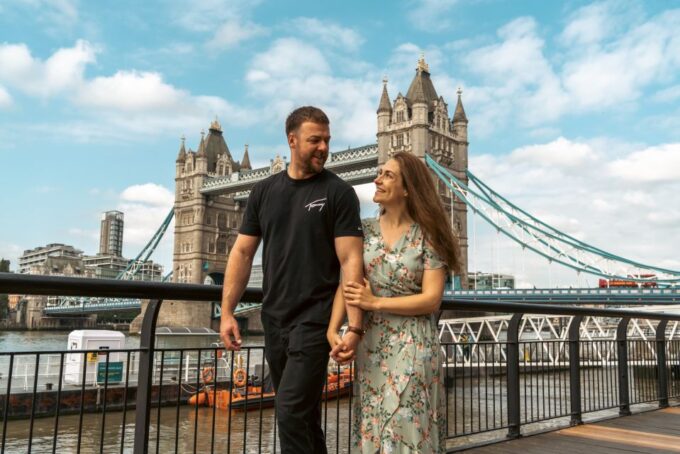 London: Professional Photoshoot at Tower Bridge - Frequently Asked Questions