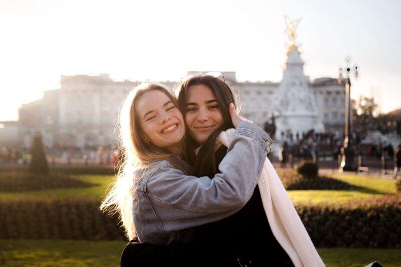 London: Professional Photoshoot Outside Buckingham Palace - Itinerary and Location
