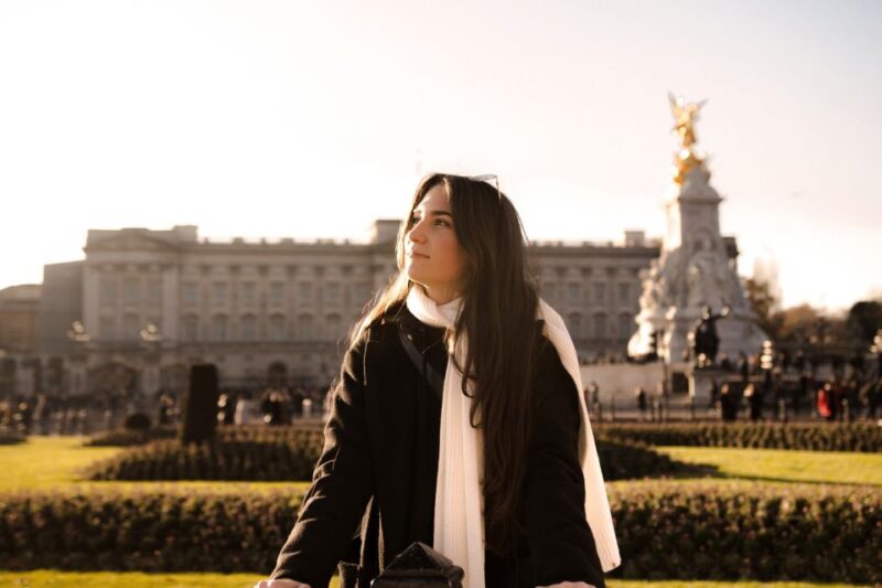 London: Professional Photoshoot Outside Buckingham Palace - Highlights of the Experience