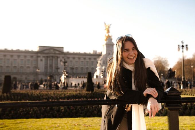 London: Professional Photoshoot Outside Buckingham Palace - Frequently Asked Questions