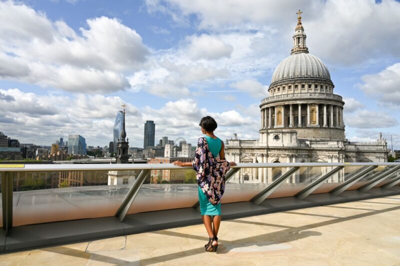 London: Professional Private Photoshoot and Edited Photos - Meeting Point and Transportation