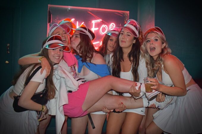 London: Pub Crawl and Nightlife Tour - Photos Throughout the Night