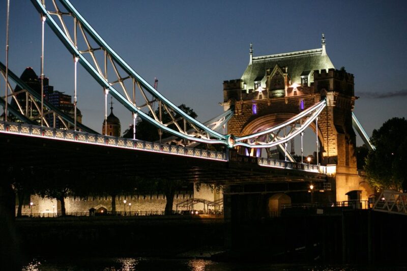 London: River Thames Dinner Cruise With Live Jazz - Inclusions and Amenities