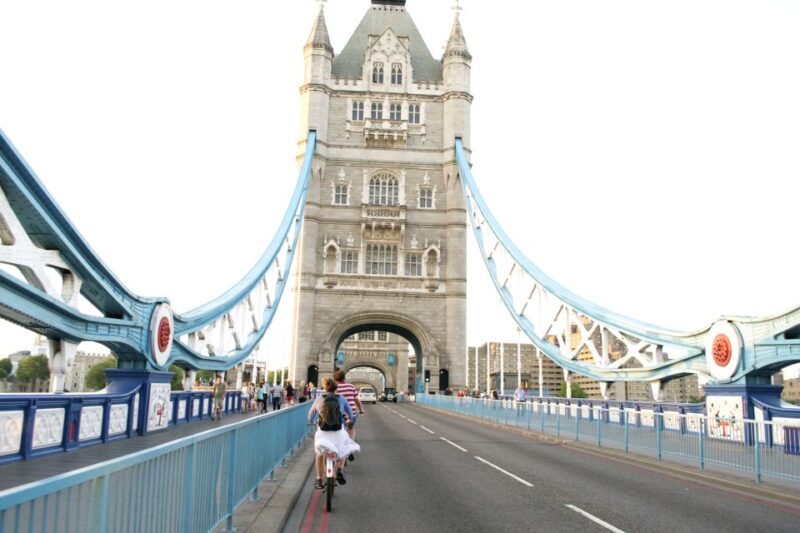 London: River Thames Evening Bike Tour With Beer Tasting - Iconic London Sites