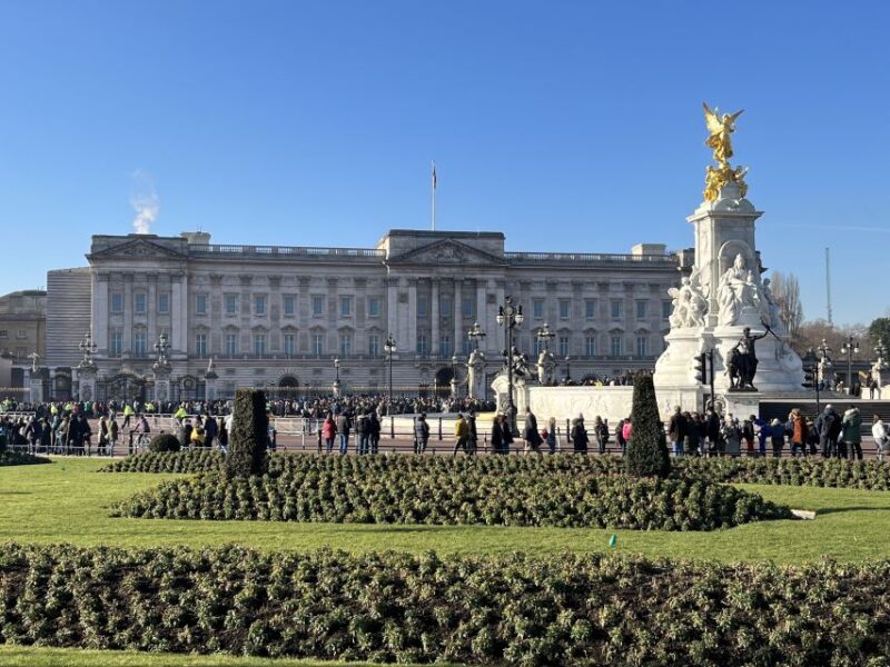 London: Royal Family and Changing of the Guards Walking Tour - Key Sights