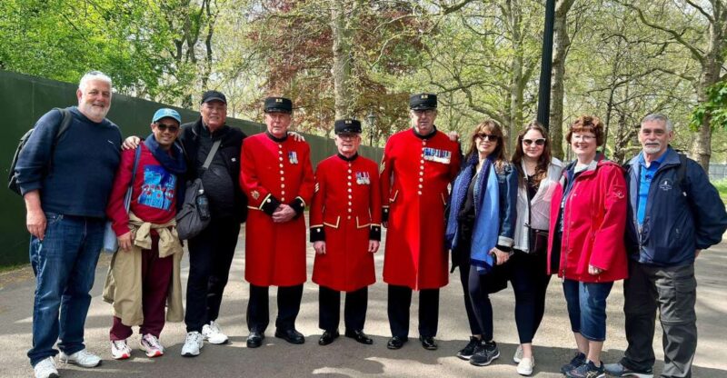 London: Royal Family and Changing of the Guards Walking Tour - Tour Features