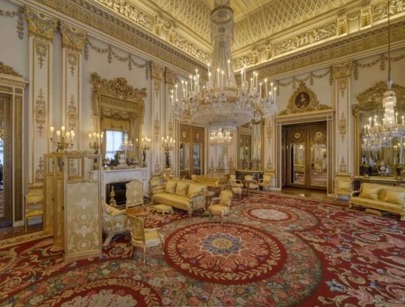 London: Royal Walking Tour and Buckingham Palace Audio Tour - Duration and Availability