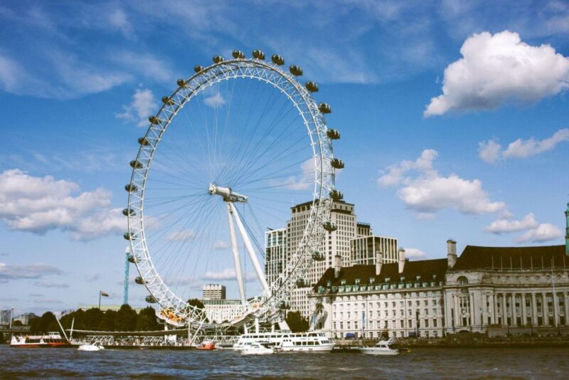 London: Self-Guided Hightlights & History City Tour - Crossing the River Thames
