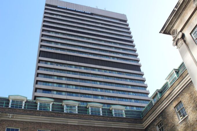 London: Self Guided Killing Eve TV Locations Walking Tour - Stopping at the Cafe